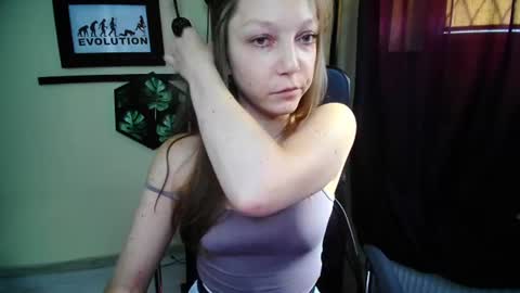 Snapshot of emilly_xkiss chatting on June 25, 2026, 6:18 am Emilly online show from June 25, 2026, 6:18 am
