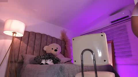 Snapshot of emily_____ chatting on March 4, 2026, 2:06 am emily valentina online show from March 4, 2026, 2:06 am