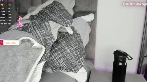 Snapshot of emily___fox chatting on March 2, 2026, 10:33 am Emily online show from March 2, 2026, 10:33 am