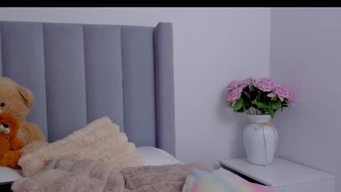 Snapshot of emily_briston chatting on July 28, 2026, 6:20 pm Emily online show from July 28, 2026, 6:20 pm
