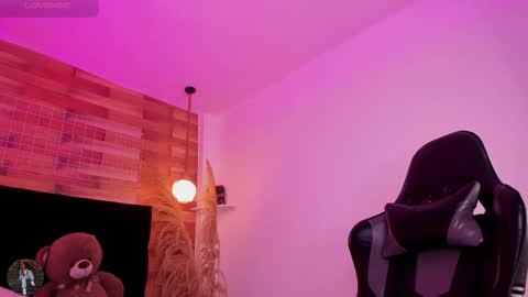 emily_brown04 online show from March 28, 2026, 12:38 pm