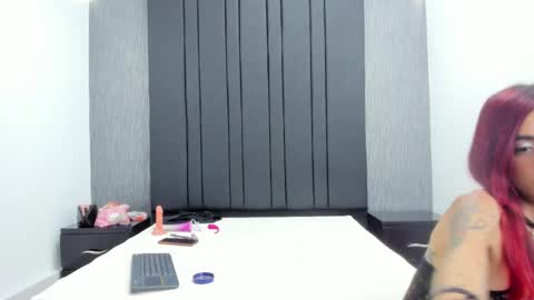 Snapshot of emily_collins69 chatting on June 5, 2026, 4:08 am Emily online show from June 5, 2026, 4:08 am