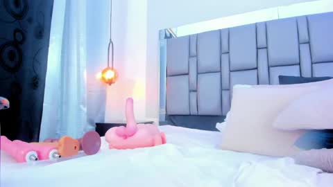 Emi  online show from January 21, 2025, 4:16 pm