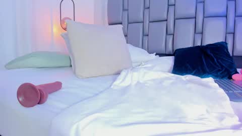 Emi  online show from February 15, 2025, 5:28 pm