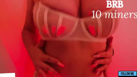 Snapshot of emily_gin chatting on May 25, 2026, 1:22 am EMILY online show from May 25, 2026, 1:22 am
