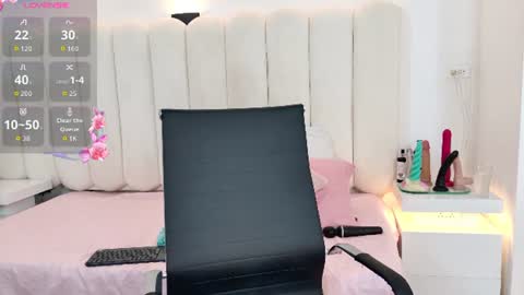 Snapshot of emily_hilton1 chatting on July 16, 2026, 6:14 pm emily_hilton1 online show from July 16, 2026, 6:14 pm