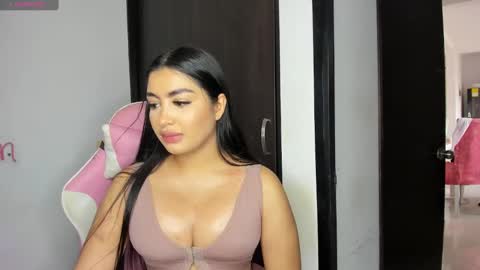 independet model online show from February 1, 2025, 7:23 pm