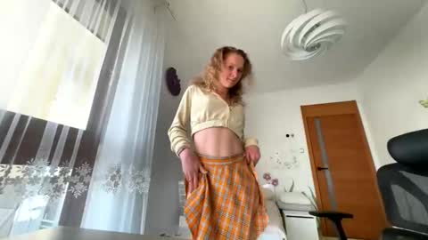 Emily  online show from October 14, 2025, 10:38 am