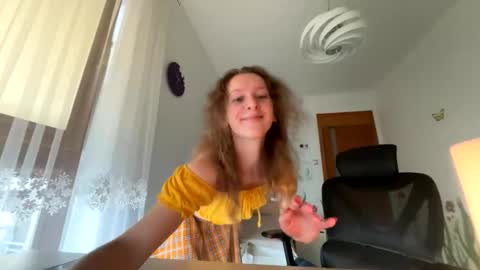 Emily  online show from October 29, 2025, 11:23 am