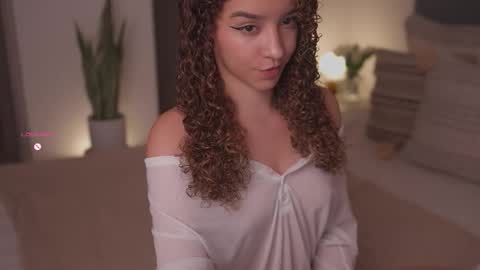 Juliana online show from March 8, 2026, 12:52 am