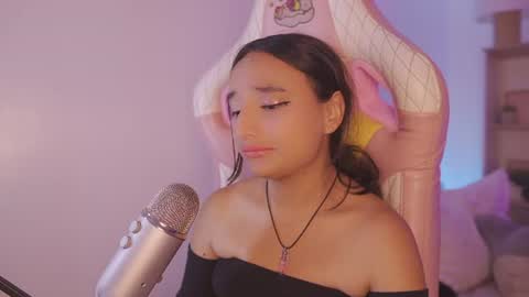 Snapshot of emily_jonexs_ chatting on June 14, 2026, 2:30 pm mily online show from June 14, 2026, 2:30 pm