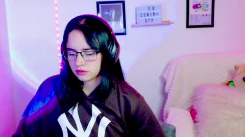 Snapshot of emily_lindey_ chatting on June 11, 2026, 2:53 am Emily Lindey online show from June 11, 2026, 2:53 am