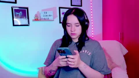 Snapshot of emily_lindey_ chatting on June 21, 2026, 8:17 am Emily Lindey online show from June 21, 2026, 8:17 am