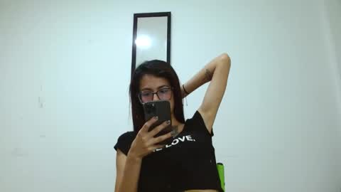 Snapshot of emily_loperaa chatting on May 16, 2026, 2:19 am Emily online show from May 16, 2026, 2:19 am
