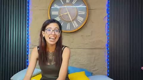 Snapshot of emily_loperaa chatting on June 18, 2026, 12:00 am Emily online show from June 18, 2026, 12:00 am