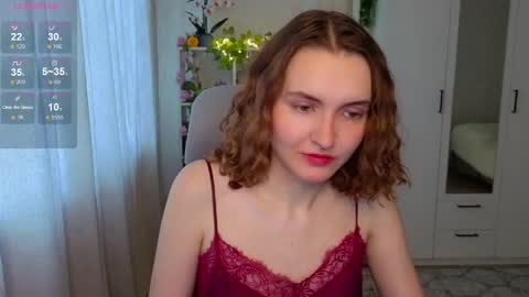 Snapshot of emily_lune chatting on May 10, 2026, 2:17 am Emily online show from May 10, 2026, 2:17 am