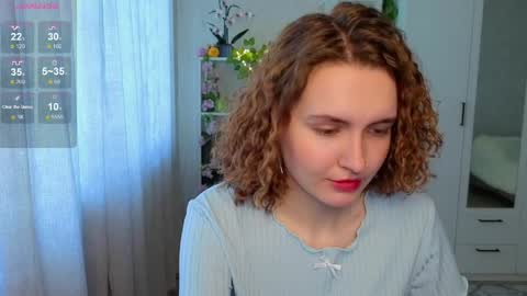Snapshot of emily_lune chatting on May 28, 2026, 1:58 am Emily online show from May 28, 2026, 1:58 am