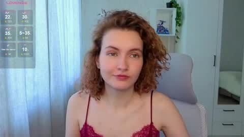 Snapshot of emily_lune chatting on June 3, 2026, 4:48 am Emily online show from June 3, 2026, 4:48 am