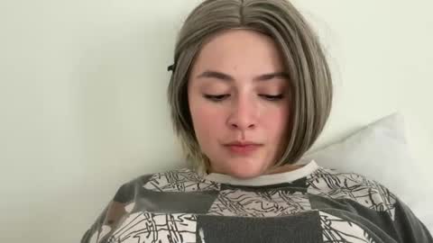 Snapshot of emily_morning_dew chatting on May 7, 2026, 8:20 am emily_morning_dew online show from May 7, 2026, 8:20 am