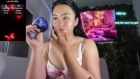 Snapshot of emily_palmeer chatting on June 5, 2026, 9:37 am emily_palmeer online show from June 5, 2026, 9:37 am