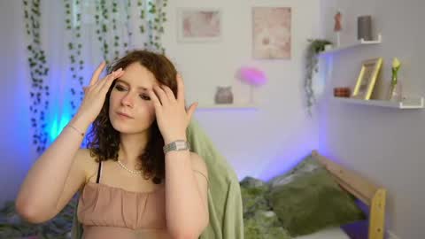 Snapshot of emily_paris18 chatting on June 1, 2026, 1:02 pm emily_paris18 online show from June 1, 2026, 1:02 pm