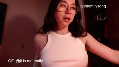 Snapshot of emily_pearl_ chatting on April 27, 2026, 10:41 pm emily_pearl_ online show from April 27, 2026, 10:41 pm