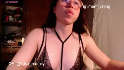 Snapshot of emily_pearl_ chatting on May 26, 2026, 10:39 pm emily_pearl_ online show from May 26, 2026, 10:39 pm
