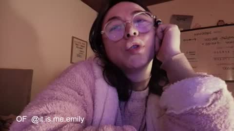 Snapshot of emily_pearl_ chatting on August 7, 2026, 7:43 am emily_pearl_ online show from August 7, 2026, 7:43 am