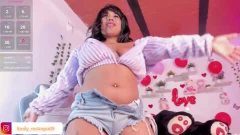 Snapshot of emily_restrepoo chatting on February 17, 2025, 10:40 am Emily online show from February 17, 2025, 10:40 am