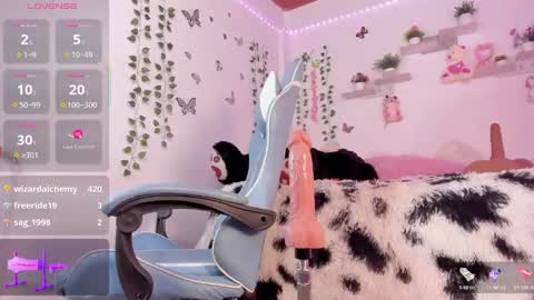 Snapshot of emily_restrepoo chatting on March 7, 2025, 8:23 am Emily online show from March 7, 2025, 8:23 am