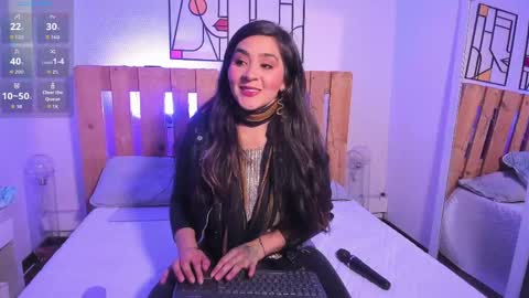 Snapshot of emily_sartre chatting on May 4, 2026, 8:16 pm Emilly online show from May 4, 2026, 8:16 pm