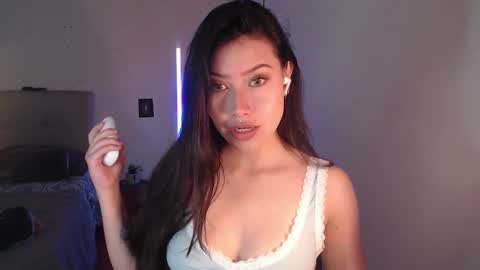 Snapshot of emily_swan_04 chatting on January 15, 2025, 3:50 pm Emily  Swan online show from January 15, 2025, 3:50 pm