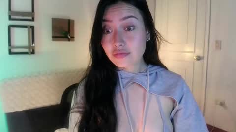 Snapshot of emily_swan_04 chatting on February 20, 2025, 1:57 am Emily  Swan online show from February 20, 2025, 1:57 am