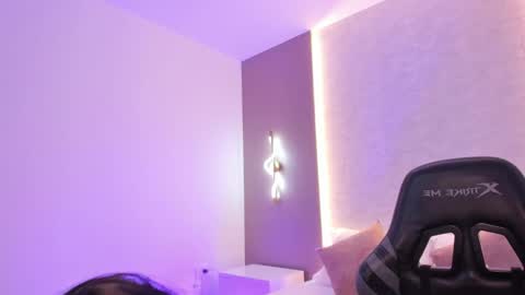 emily_tolson online show from February 25, 2026, 11:42 am