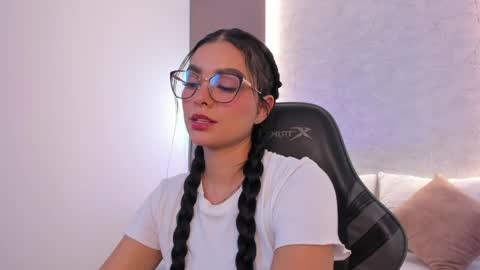 emily_tolson online show from April 16, 2026, 7:36 pm