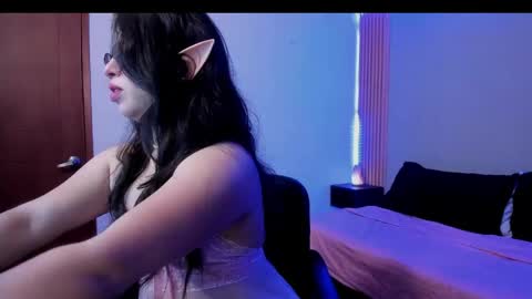 Snapshot of emily_tulip chatting on April 22, 2026, 11:23 am Vanesa online show from April 22, 2026, 11:23 am