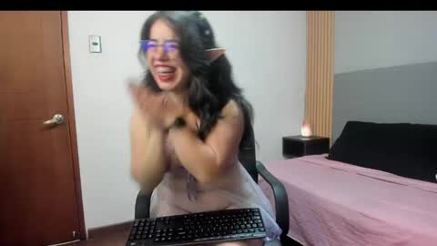 Snapshot of emily_tulip chatting on April 28, 2026, 11:26 am Vanesa online show from April 28, 2026, 11:26 am