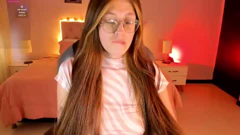 emily_warren__ online show from March 25, 2026, 7:20 pm