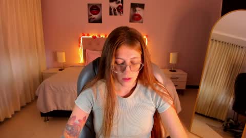 emily_warren__ online show from April 24, 2026, 9:06 pm