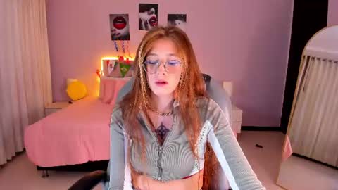 Snapshot of emily_warren__ chatting on July 10, 2026, 8:11 pm emily_warren__ online show from July 10, 2026, 8:11 pm