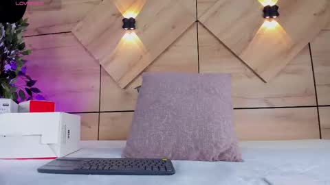 emilyallen_1 online show from February 5, 2026, 11:59 am