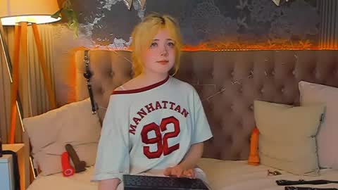 Snapshot of emilyangels chatting on April 30, 2026, 6:53 am Baby Emelli online show from April 30, 2026, 6:53 am