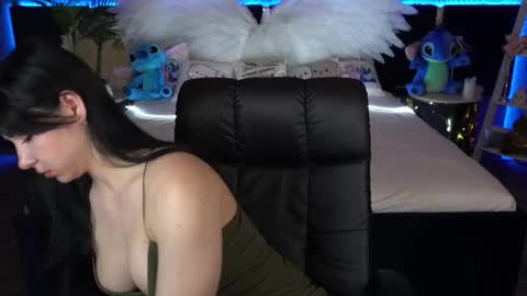 Emy online show from October 20, 2025, 5:41 am