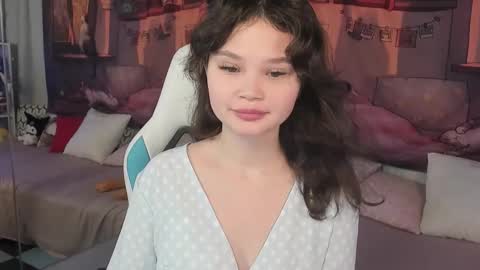 Emilyhaves online show from November 15, 2025, 5:09 pm