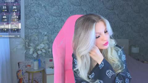 Snapshot of emilydancee chatting on February 1, 2025, 5:28 am emilydancee online show from February 1, 2025, 5:28 am