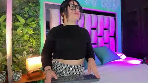 Emilye online show from June 21, 2026, 12:41 pm
