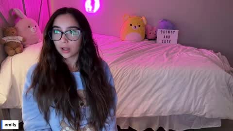 Snapshot of emilyfawn chatting on September 12, 2025, 4:23 am emilyfawn online show from September 12, 2025, 4:23 am