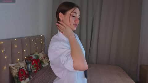Snapshot of emilyhewell chatting on April 19, 2026, 3:00 pm Emi online show from April 19, 2026, 3:00 pm