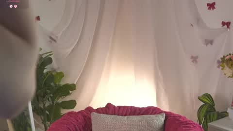 Snapshot of emilyhewell chatting on May 24, 2026, 1:10 am Emi online show from May 24, 2026, 1:10 am