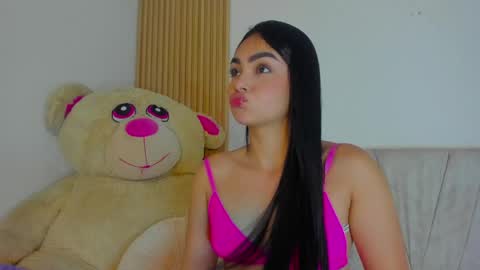 Snapshot of emilylittle___ chatting on April 25, 2026, 10:18 pm EMI online show from April 25, 2026, 10:18 pm